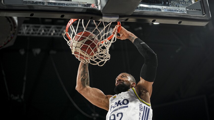 Fenerbahçe Beko, Safiport Erokspor’u deplasmanda 96-73 mağlup ederek seriyi 2-0