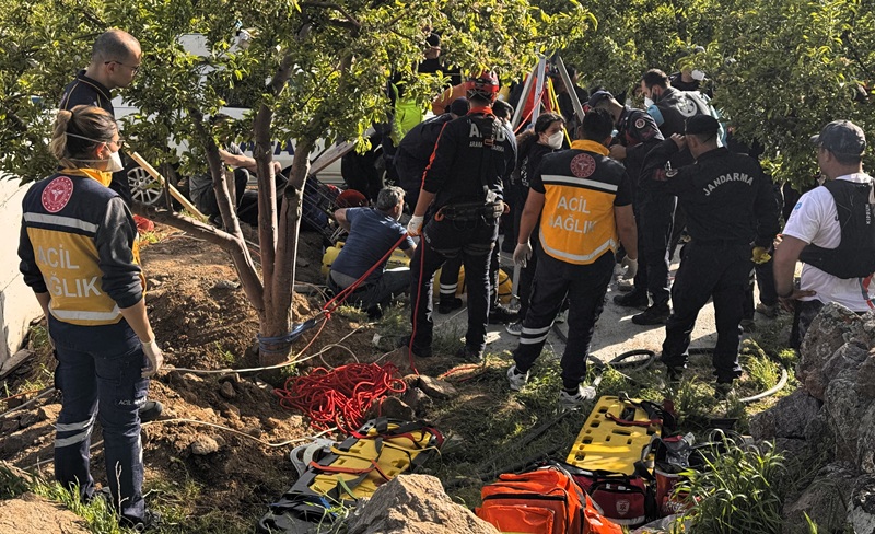 Aksaray’ın Koçpınar köyünde su kuyusunu temizlemek için kuyuya giren 4