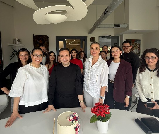İletişim danışmanı ve yazar Özgür Aras, 14’üncü kitabı için Destek