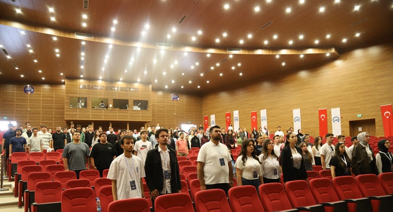 Aksaray Üniversitesi 1. Mühendislik Zirvesi, akademi ile sektör temsilcilerini öğrencilerle