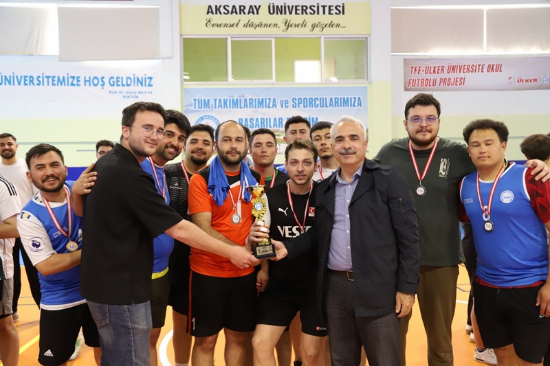 Aksaray Üniversitesi’nin 20. kuruluş yılı etkinlikleri kapsamında düzenlenen Spor Şenlikleri’nde