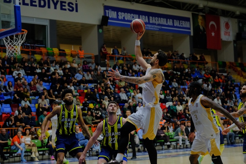 Konya Büyükşehir Belediyespor, play-off çeyrek final serisinin üçüncü maçında Fenerbahçe