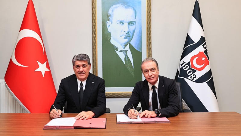 Beşiktaş, futbol direktörlüğü görevine Önder Özen’in getirildiğini resmen açıkladı. Siyah-beyazlı