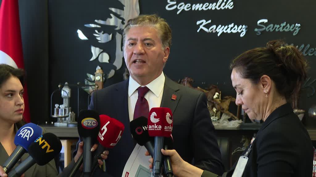 CHP Grup Başkanvekili Murat Emir, CHP Genel Başkanı Kemal Kılıçdaroğlu’nun