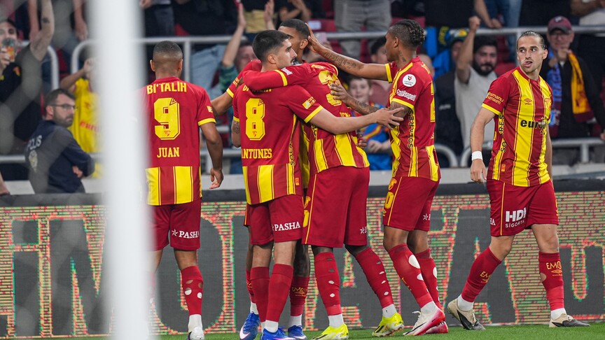 Trendyol Süper Lig ekiplerinden Göztepe, kaleci Ekrem Kılıçarslan ve Bulgar