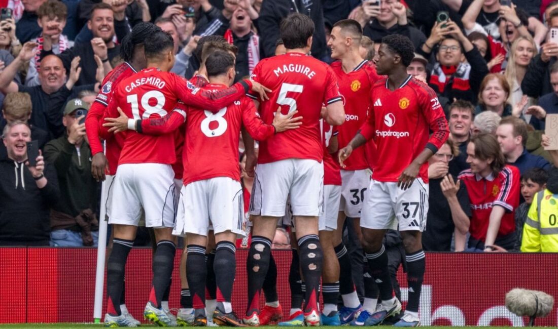 Premier Lig'in 35. haftasında Liverpool'u 3-2 mağlup eden Manchester United,