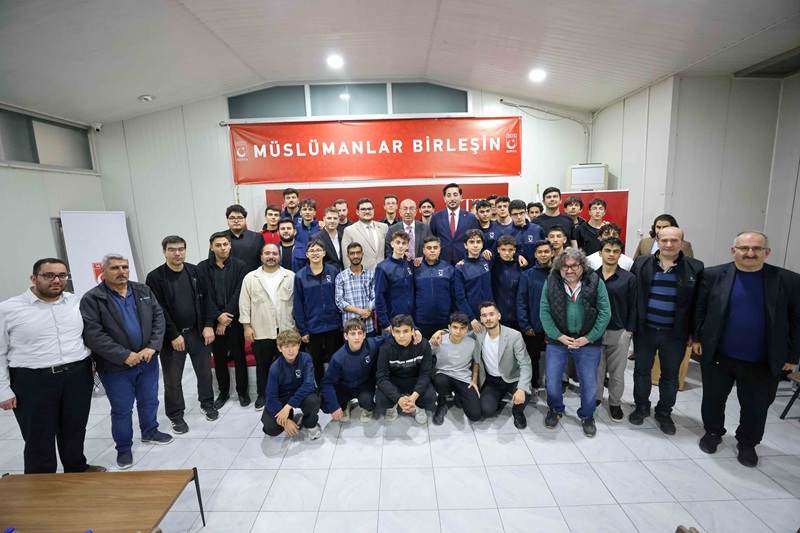 Meram Belediye Başkanı Mustafa Kavuş, “Gençlikte Muhabbet Var” programında gençlerle