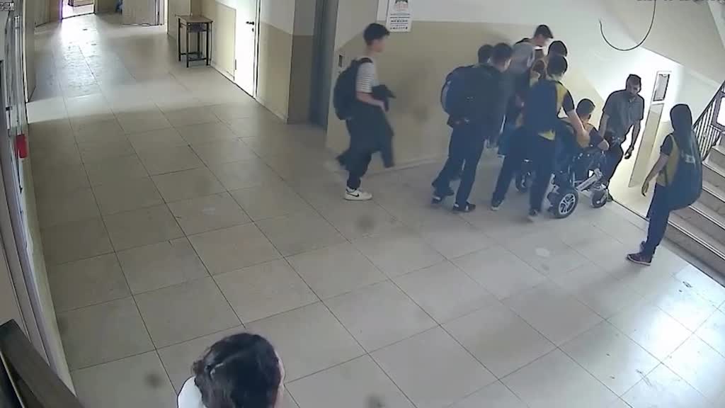 Bursa’nın İnegöl ilçesinde asansörün arızalanması nedeniyle bulunduğu kattan inemeyen bedensel