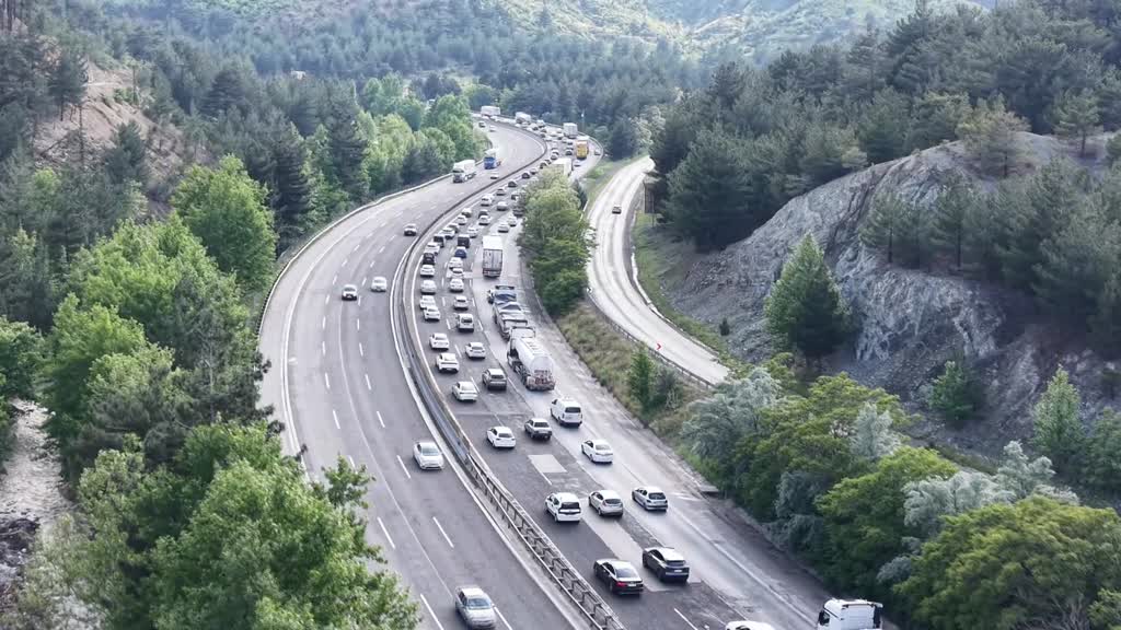 Kurban Bayramı tatili nedeniyle Pozantı-Adana Otoyolu’nun Adana istikametinde akıcı trafik