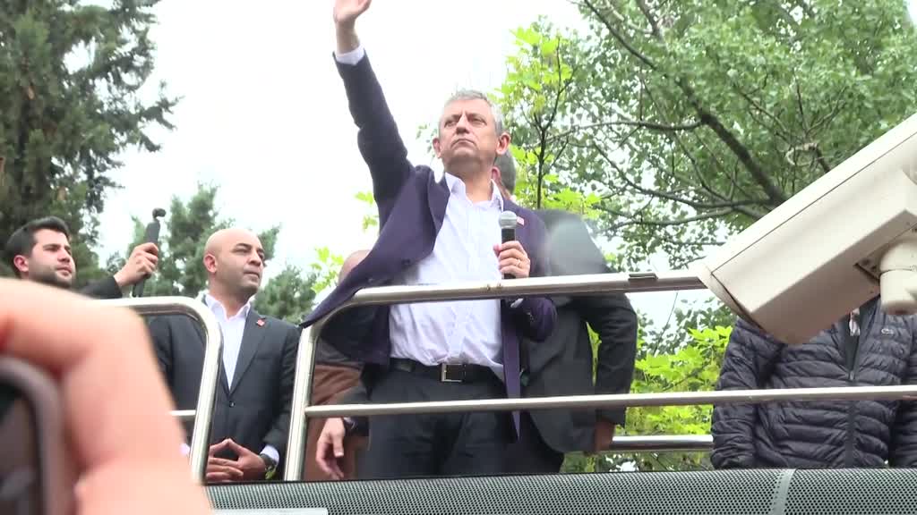 Mahkemece tedbiren CHP Genel Başkanlığı görevinden uzaklaştırılan Özgür Özel, CHP