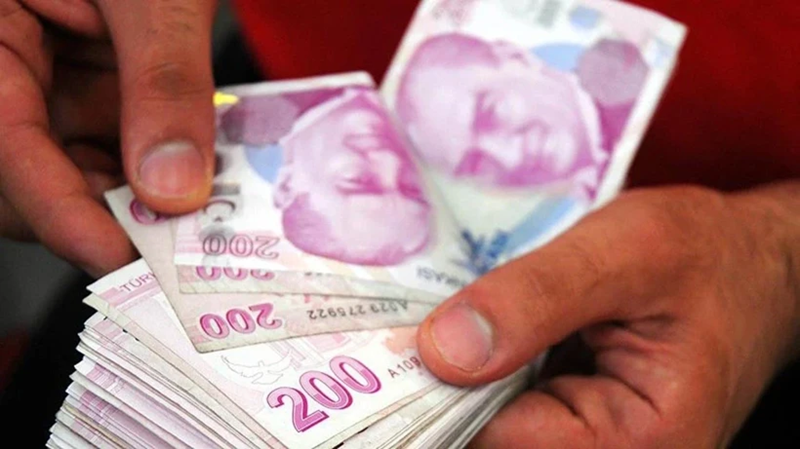Kurban Bayramı öncesi milyonlarca emeklinin beklediği bayram ikramiyesi ödemeleri gündemde.