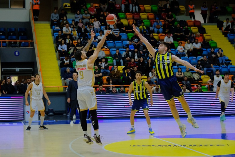 Konya Büyükşehir Belediyespor, play-off çeyrek final serisinin ilk maçında Fenerbahçe