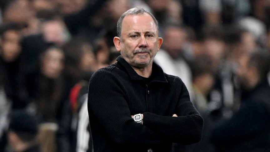Beşiktaş, teknik direktör Sergen Yalçın’ın sözleşmesinin karşılıklı anlaşmayla feshedildiğini açıkladı.