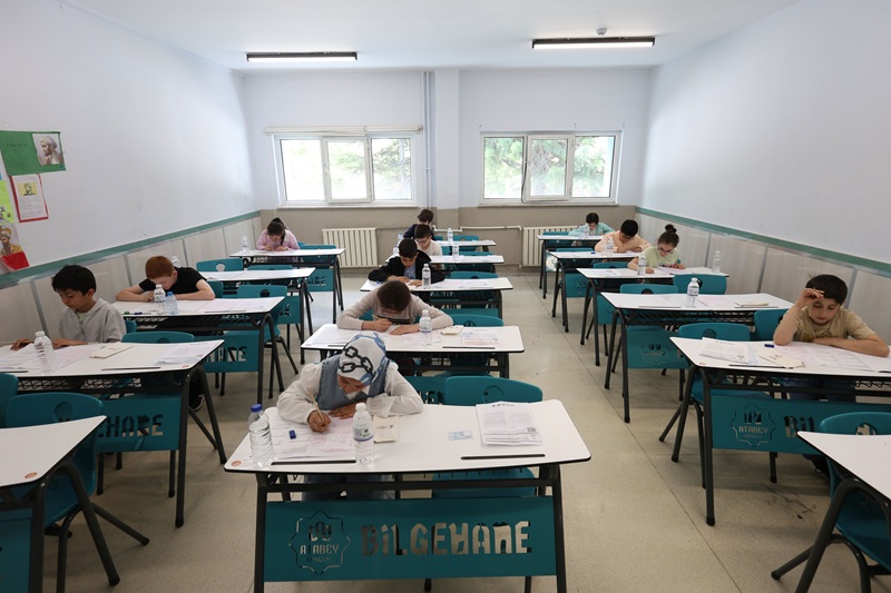 Konya Büyükşehir Belediyesi’nin ortaokul ve lise öğrencilerine yönelik düzenlediği umre