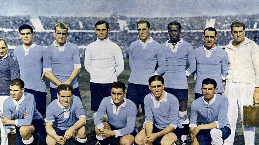 Fransız Jules Rimet’nin öncülüğünde düzenlenen ilk Dünya Kupası, 1930 yılında