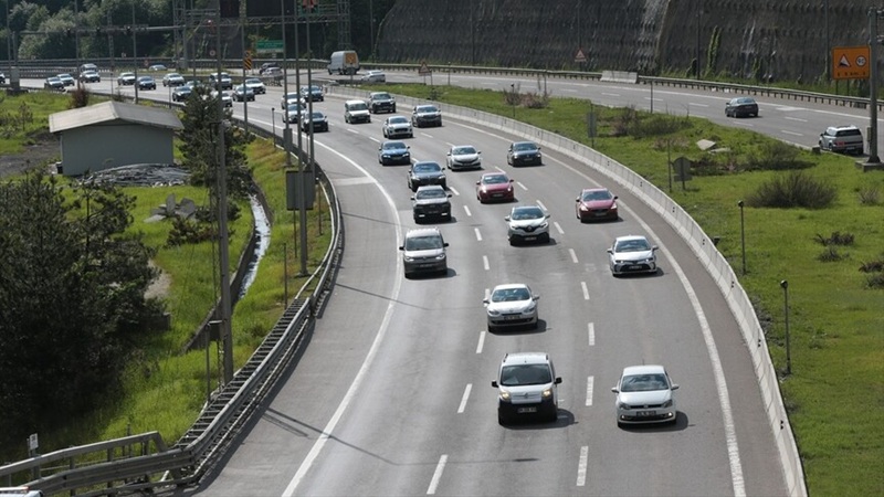 Kurban Bayramı tatili dolayısıyla Anadolu Otoyolu'nun Bolu kesimi, İstanbul-İzmir Otoyolu