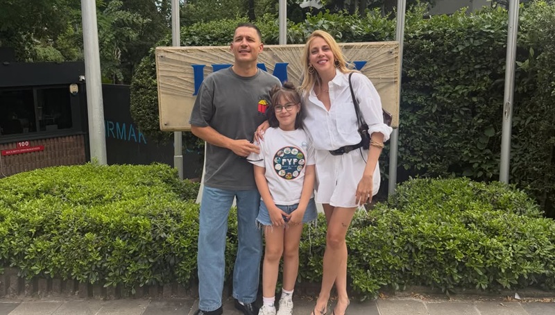 Uraz Kaygılaroğlu ve Melis İşiten, kızları Ada’nın ilkokul mezuniyet töreninde