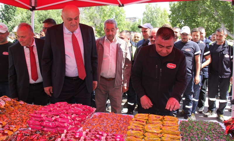 Konya Şeker Kampüsü’nde düzenlenen bayramlaşma programında çalışanlarla bir araya gelen