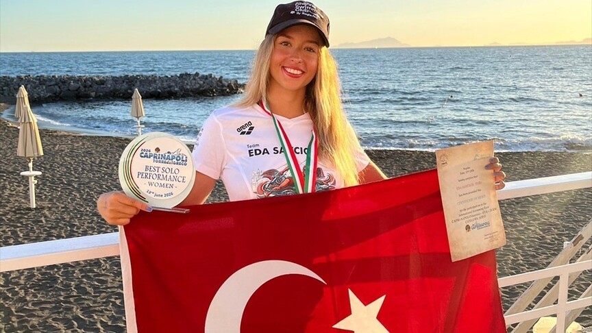 Milli ultra maraton yüzücüsü Eda Savcıgil, İtalya’da düzenlenen Maratona del