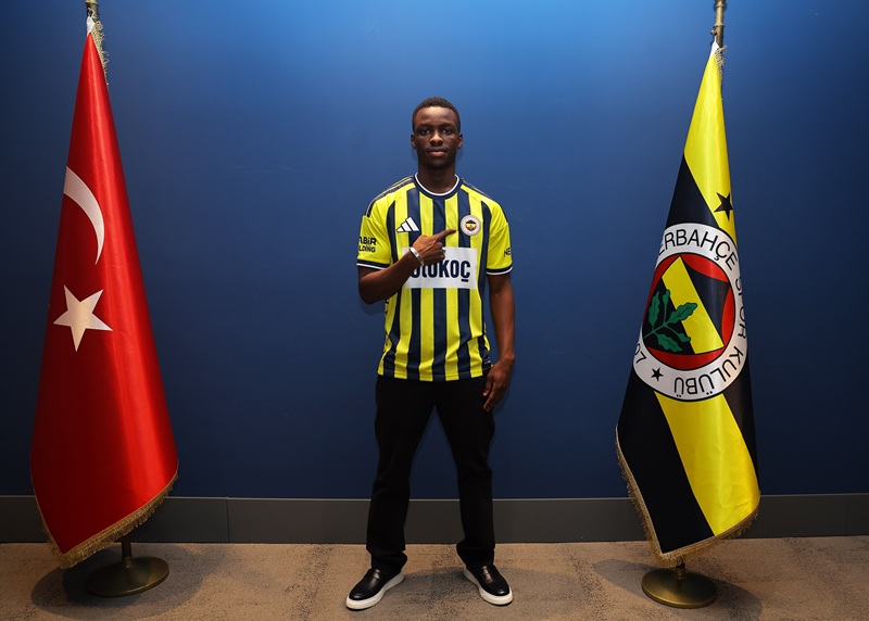 Fenerbahçe, Senegal futbolunun genç yeteneklerinden Amara Diouf’u kadrosuna kattığını duyurdu.