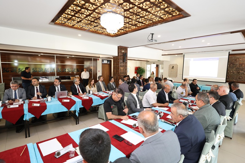 Aksaray Valisi Murat Duru başkanlığında gerçekleştirilen Mevsimlik Tarım İşçileri Koordinasyon