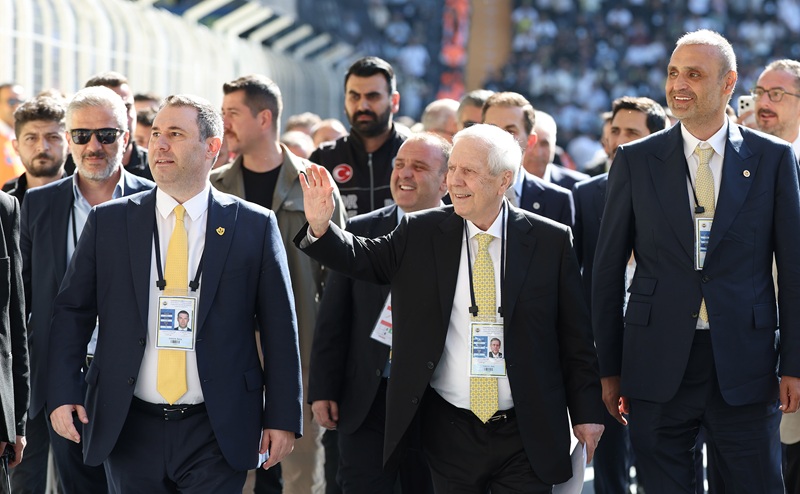 Fenerbahçe’de olağanüstü seçimli genel kurulun ilk günü tamamlandı. Başkan adayları
