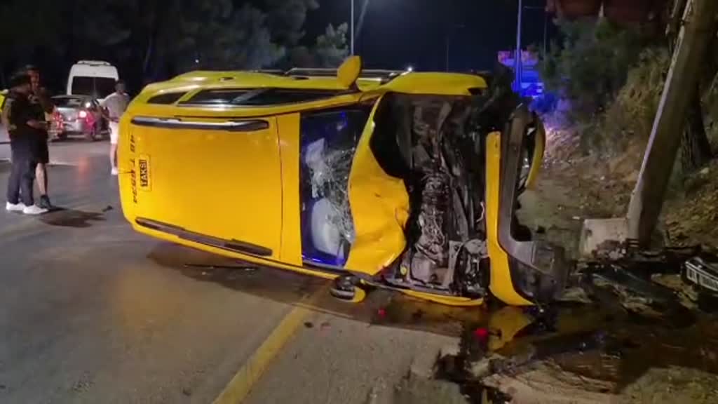 Muğla’nın Bodrum ilçesinde taksi ile motosikletin çarpışması sonucu meydana gelen