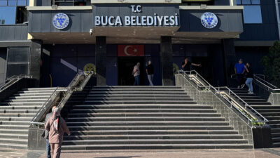 İçişleri Bakanlığı, İzmir’de yürütülen yolsuzluk soruşturması kapsamında tutuklanan Buca Belediye