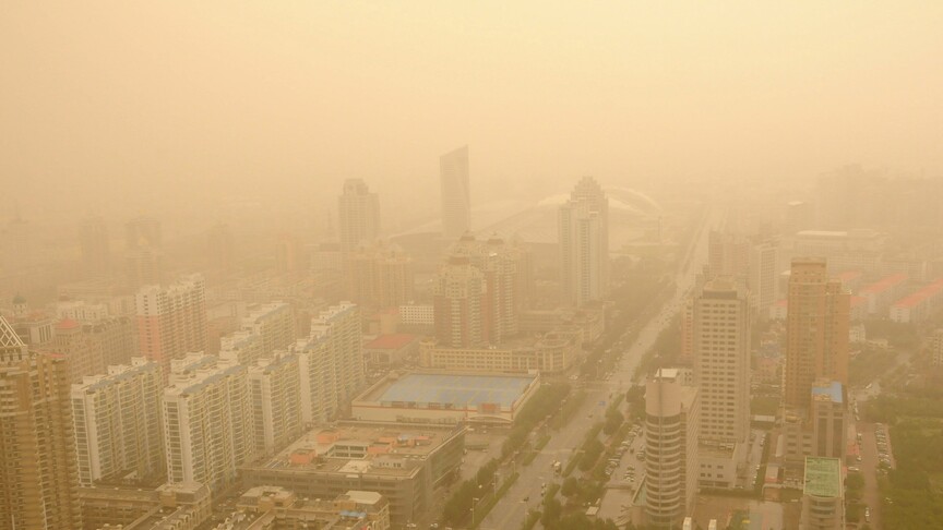 Çin’in kuzeydoğusundaki Heylongciang eyaletinin merkezi Harbin, şiddetli kum fırtınası nedeniyle