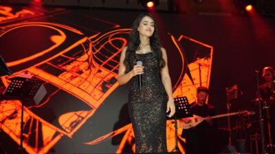 Türk halk müziğinin sevilen isimlerinden Elif Buse Doğan, Konya Dedeman