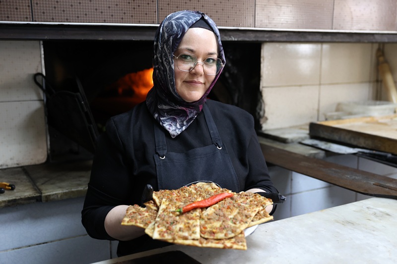 Konya’nın Sarayönü ilçesinde restoran işleten Muhsine Tamak, fırın ustalarının sık