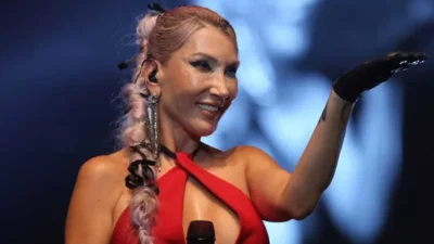 Ünlü şarkıcı Hande Yener, sağlık durumuyla ilgili çıkan iddialara sosyal