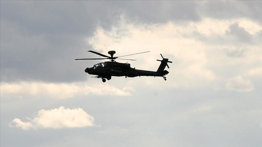 Amerika Birleşik Devletleri ordusuna ait AH-64 Apache tipi taarruz helikopteri,