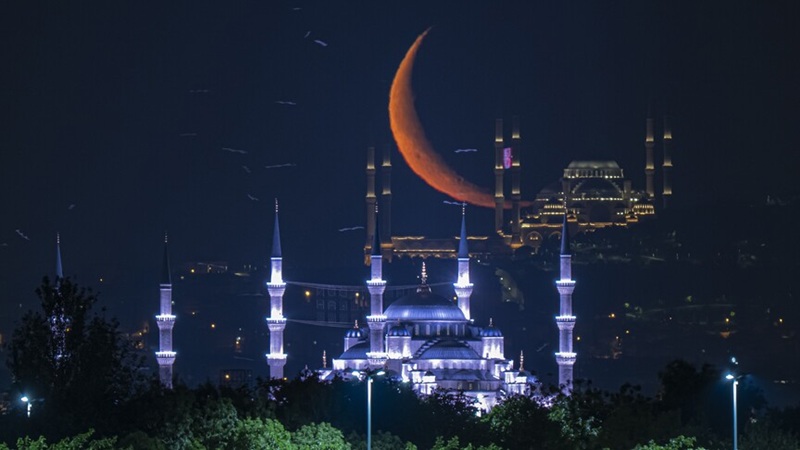 Son Peygamber Hazreti Muhammed ve ashabının 1448 yıl önce Mekke'den