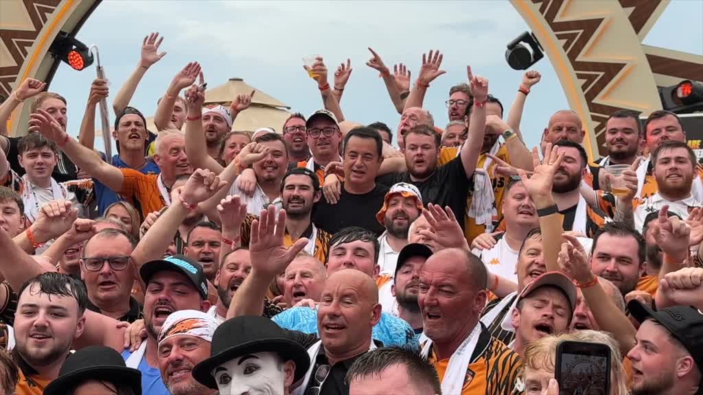 Acun Ilıcalı’nın sahibi olduğu Hull City’nin Premier Lig’e yükselmesini kutlayan