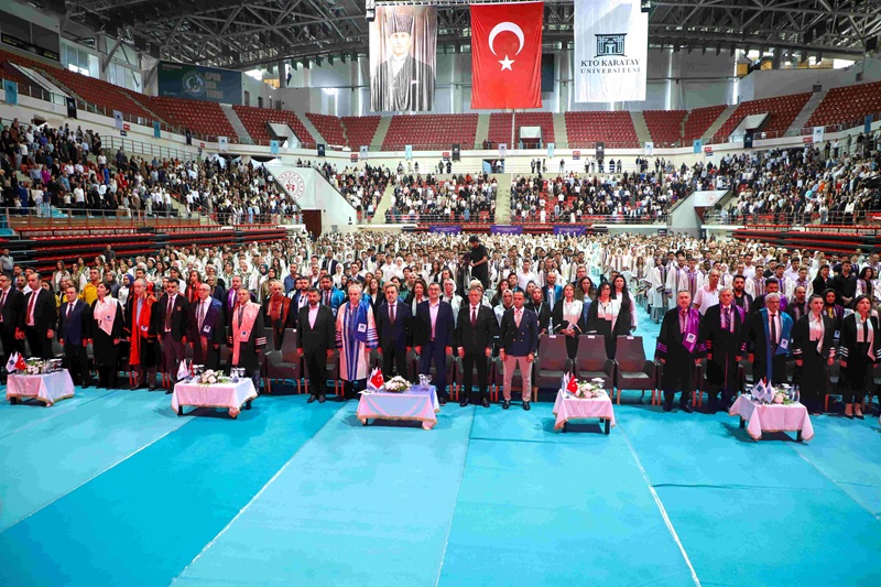 KTO Karatay Üniversitesi, 2026 mezuniyet töreninde 1.800 öğrencisini mezun etti.
