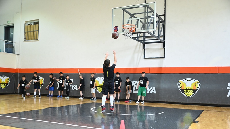 Konya Büyükşehir Belediyespor’un geleceğin basketbolcularını keşfetmek amacıyla düzenlediği altyapı seçmeleri