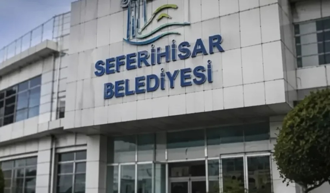 İzmir’in Seferihisar Belediyesi’ne yönelik yürütülen rüşvet soruşturmasında gözaltına alınan Balçova