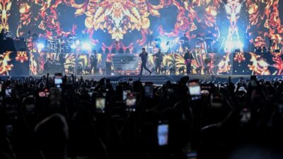 Koç Holding’in 100. yıl kutlamaları kapsamında Ankara’da sahne alan Tarkan,