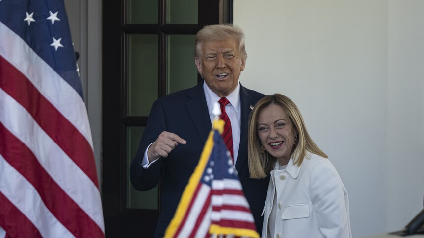 İtalya Başbakanı Giorgia Meloni, ABD Başkanı Donald Trump ile G7