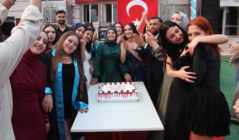Selçuk Üniversitesi Yunak Meslek Yüksekokulunda Finans, Bankacılık ve Sigortacılık ile