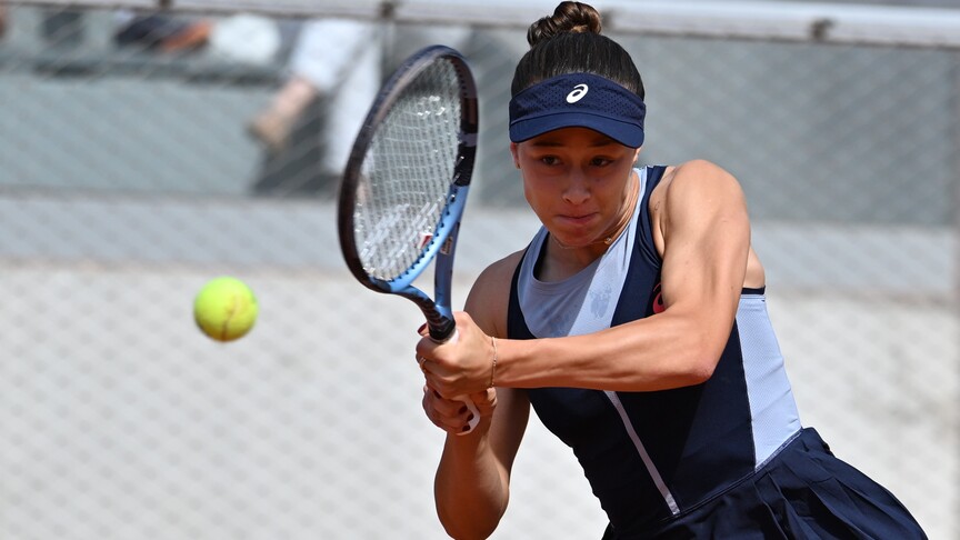 Milli tenisçi Zeynep Sönmez, İngiltere’de düzenlenen Eastbourne Açık Turnuvası’nda Büyük