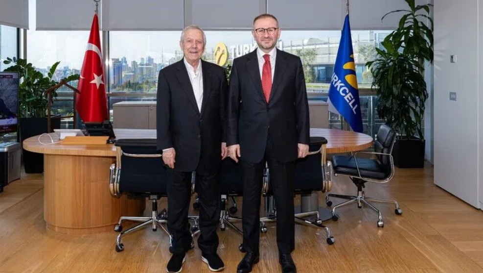 Fenerbahçe Kulübü Başkanı Aziz Yıldırım, beraberindeki heyetle Turkcell Yönetim Kurulu