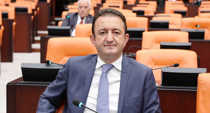 CHP Konya Milletvekili Barış Bektaş, “Yeni Parti”ye katıldığı yönünde sosyal