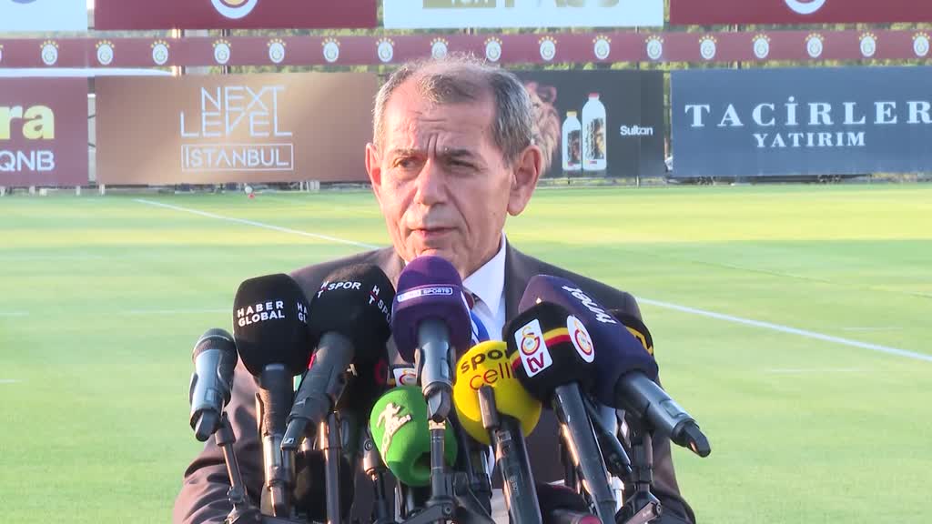 Galatasaray Başkanı Dursun Özbek, yeni sezon öncesi sarı-kırmızılı camiaya transfer