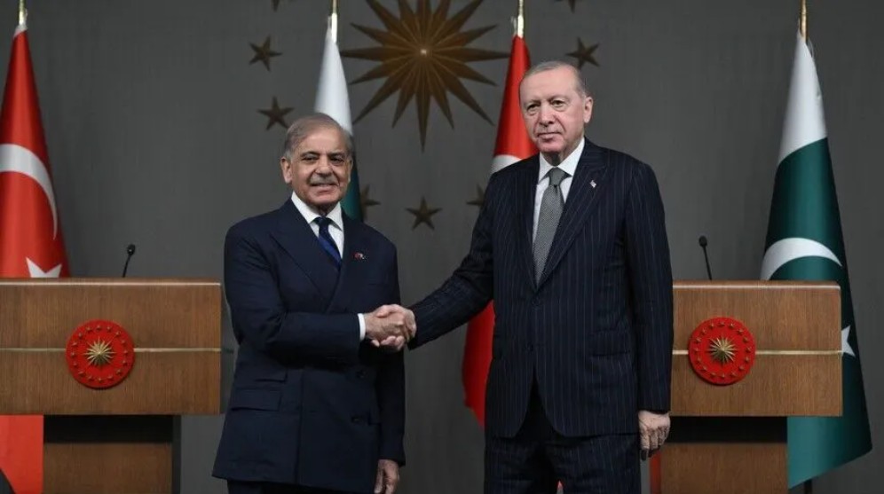 Cumhurbaşkanı Recep Tayyip Erdoğan, Pakistan Başbakanı Şahbaz Şerif’i İstanbul’da kabul