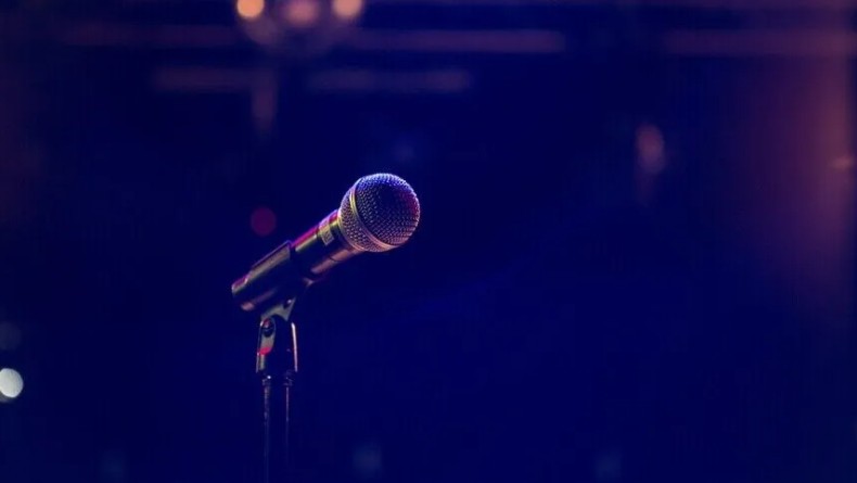 Dünyanın çeşitli şehirlerinde yaz festivallerinden sergi açılışlarına, konserlerden prestijli sahne