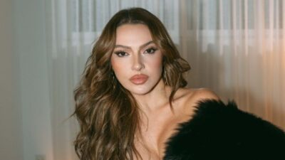 Almanya’da sahne alan şarkıcı Hadise, konser sırasında hayranlarıyla samimi bir