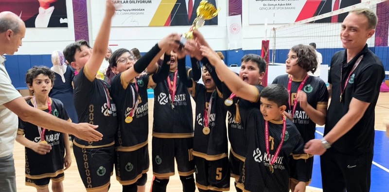Minik Erkekler Gelişim Ligi’nde mücadele eden U11 Erkek Voleybol Takımı,