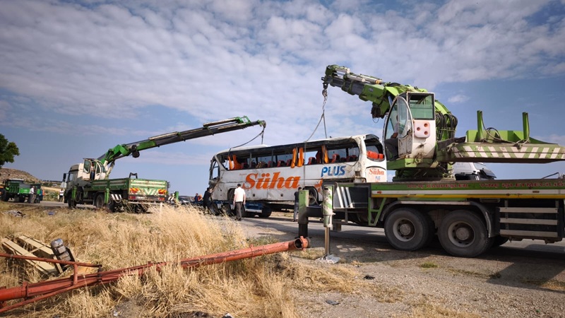 Kırıkkale’de Tekirdağ’dan Kayseri’ye seyir halinde olan yolcu otobüsünün devrilmesi sonucu